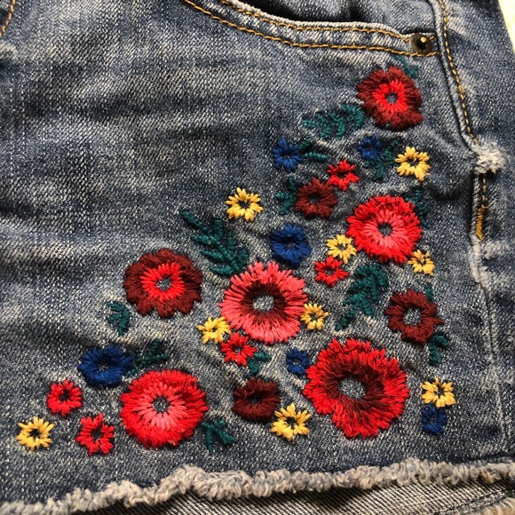 Gap Sexy Boyfriend Jean Shorts - Picture 2 of 4